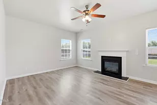 1009 Harvest Point Dr, Fuquay-Varina, NC 27526 - Photo 2