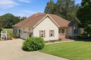 214 Parkridge Dr, Clayton, NC 27527 - Photo 2