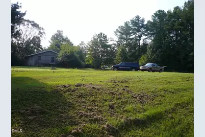 105 E Elm Avenue, Holly Springs, NC 27540 - Photo 2