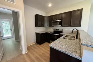 1011 E Maplewood Dr, Benson, NC 27504 - Photo 4