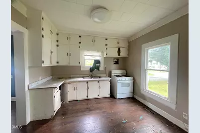 904 Stokes Street, Burlington, NC 27215 - Photo 10