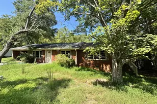 302 E Bute St, Warrenton, NC 27589 - Photo 2