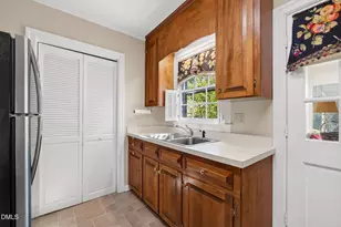 807 W Carr St, Dunn, NC 28334 - Photo 14