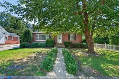 807 W Carr Street, Dunn, NC 28334 - Photo 2