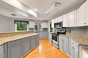 573 Broadmoor Ct, Sanford, NC 27332 - Photo 6