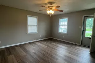 505 E Elizabeth St, Selma, NC 27576 - Photo 2