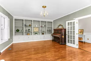 114 N Occoneechee St, Hillsborough, NC 27278 - Photo 6