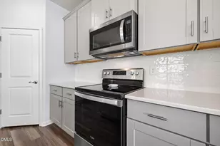 911 Field Ivy Dr, Fuquay-Varina, NC 27526 - Photo 16
