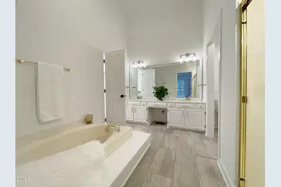 102 Hunters Crossing, Cary, NC 27518 - Photo 18