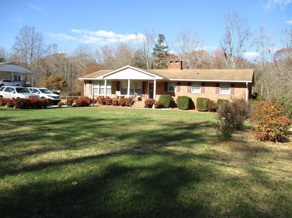 1907 Robinhood Dr, Burlington, NC 27217