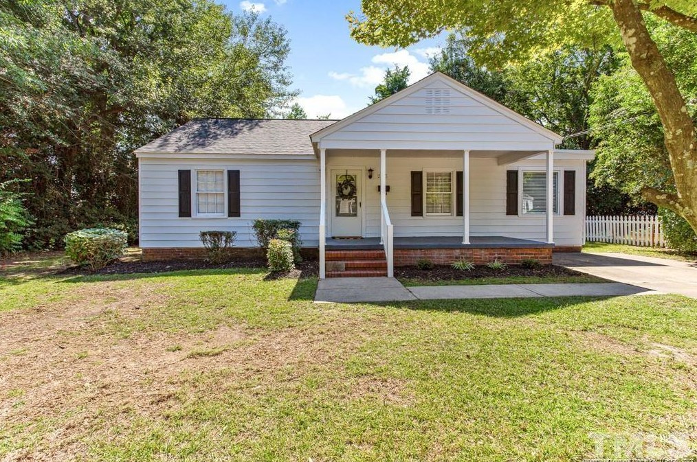 2705 Pecan Dr, Fayetteville, NC 28303-4705