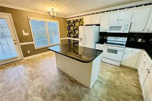 616 Amberdale Cir W, Lumberton, NC 28358 - Photo 8