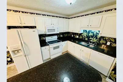 616 Amberdale Circle W, Lumberton, NC 28358 - Photo 12