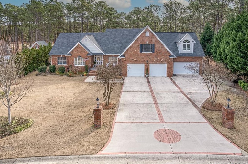 2833 Selhurst Dr, Fayetteville, NC 28306-2558