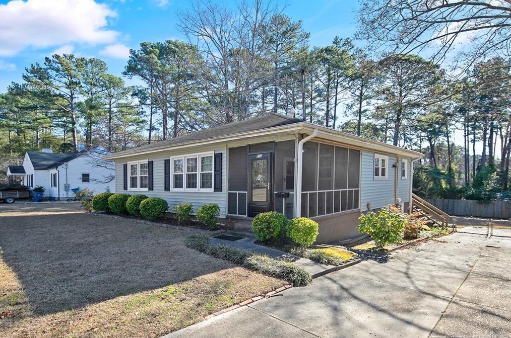 816 Anarine Rd, Fayetteville, NC 28303-4302