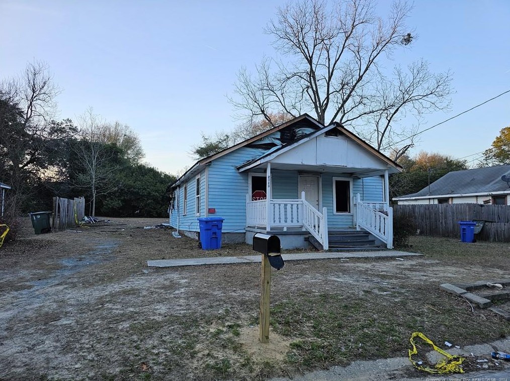 2016 Center St, Fayetteville, NC 28306-2204