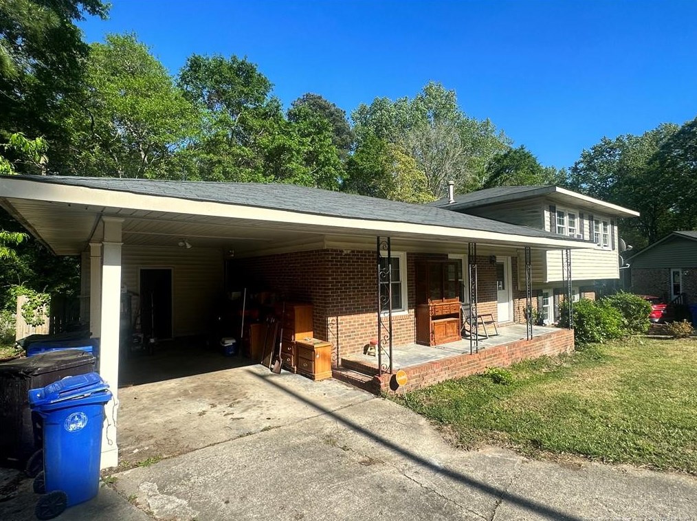 546 Rock Canyon Dr, Fayetteville, NC 28303-3275