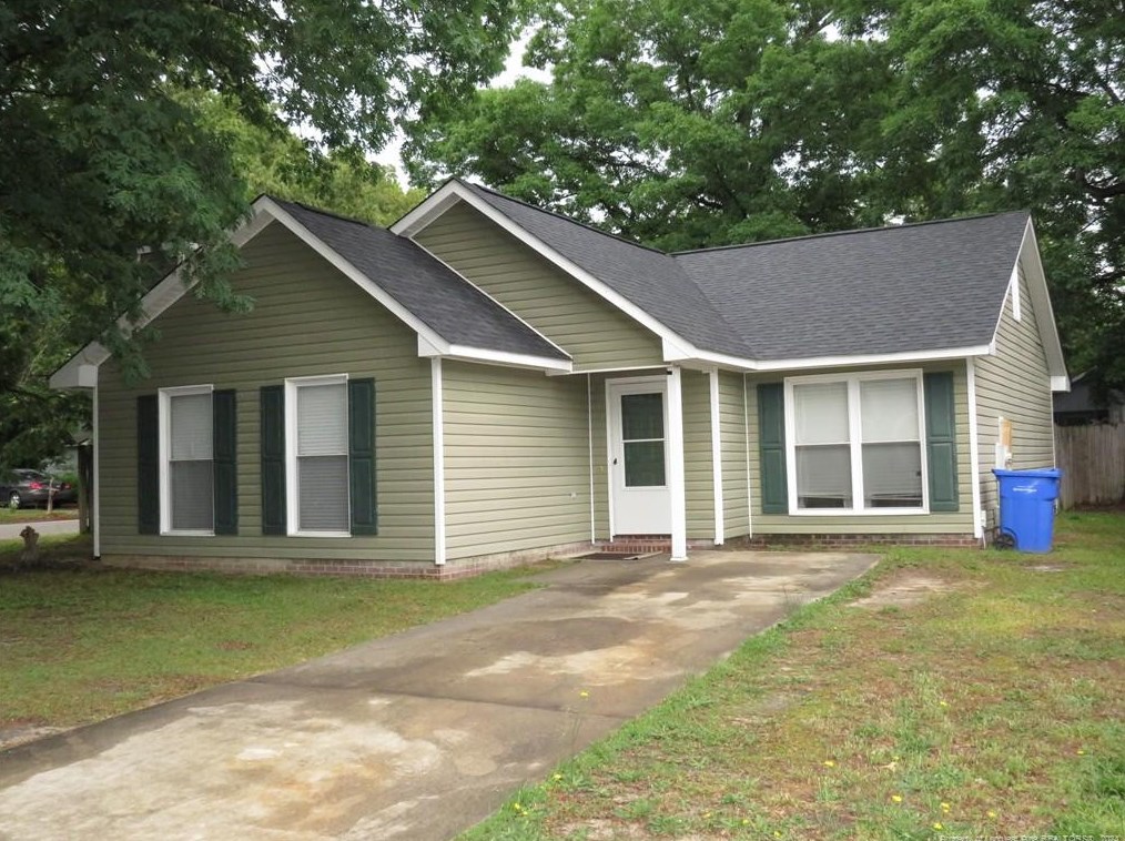 501 Hollyberry Ln, Fayetteville, NC 28314
