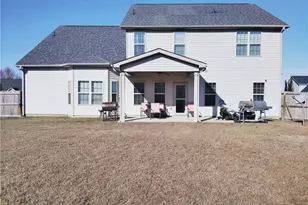 6605 StillWood Dr, Hope Mills, NC 28348 - Photo 2