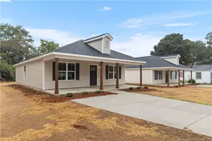 221 E Washington St, Coats, NC 27521 - Photo 2