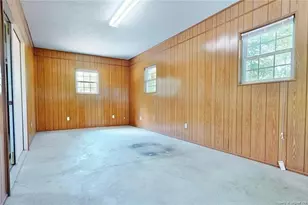 2105 W Broad St, Elizabethtown, NC 28337 - Photo 26