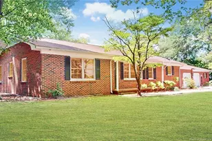 2105 W Broad St, Elizabethtown, NC 28337 - Photo 2