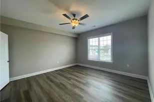 240 Gallery Dr, Spring Lake, NC 28390 - Photo 4