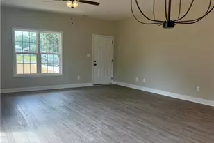 604 Cypress St, Roseboro, NC 28382 - Photo 6