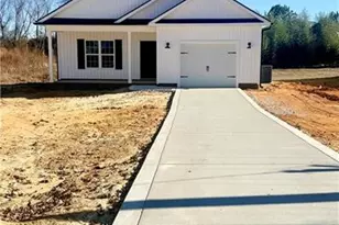 604 Cypress St, Roseboro, NC 28382 - Photo 1