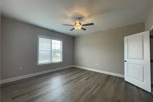 240 Gallery Dr, Spring Lake, NC 28390 - Photo 4