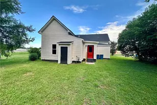 407 N King Ave, Dunn, NC 28334 - Photo 2