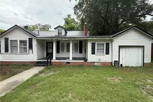 710 Pine St, Laurinburg, NC 28345 - Photo 1