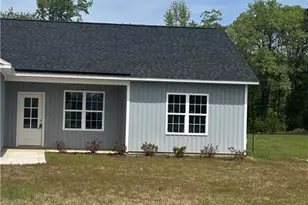 27 Chariot Cir, Lumber Bridge, NC 28357 - Photo 2