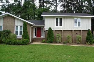 201 Rivenoak Dr, Fayetteville, NC 28303 - Photo 2
