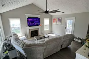 2134 Queen Elizabeth Ln, Hope Mills, NC 28348 - Photo 2