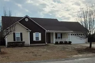 409 Lewis Clark Dr, Hope Mills, NC 28348 - Photo 1
