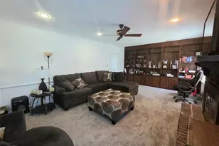 202 E 19th St, Lumberton, NC 28358 - Photo 6