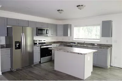 273 E Poplar Street, Bladenboro, NC 28320 - Photo 2