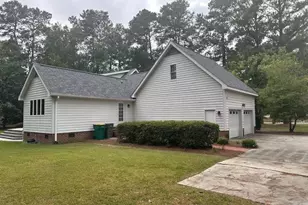 200 Londonderry Dr, Lumberton, NC 28358 - Photo 2