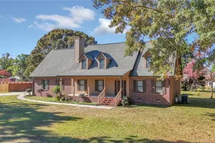 5451 Kentucky Ln, Hope Mills, NC 28348 - Photo 2