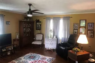 2067 N Broadridge Rd, Lumberton, NC 28358 - Photo 2