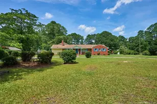 363 Bee Gee Rd, Lumberton, NC 28358 - Photo 4