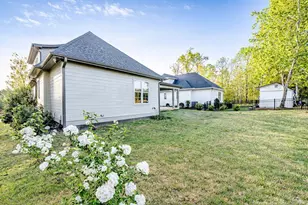 401 Bridgewater Dr, Sanford, NC 27330 - Photo 2