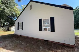 110 E McNeill Dr, Red Springs, NC 28377 - Photo 2