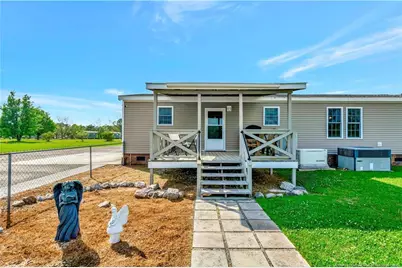 387 Bourbon Street, Lumberton, NC 28358 - Photo 6