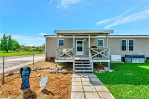 387 Bourbon St, Lumberton, NC 28358 - Photo 6