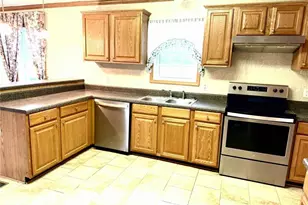 387 Bourbon St, Lumberton, NC 28358 - Photo 18