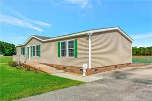 387 Bourbon St, Lumberton, NC 28358 - Photo 4