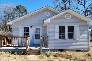 405 S West St, Roseboro, NC 28383 - Photo 1