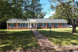 301 Pecan Ln, Laurinburg, NC 28352 - Photo 1